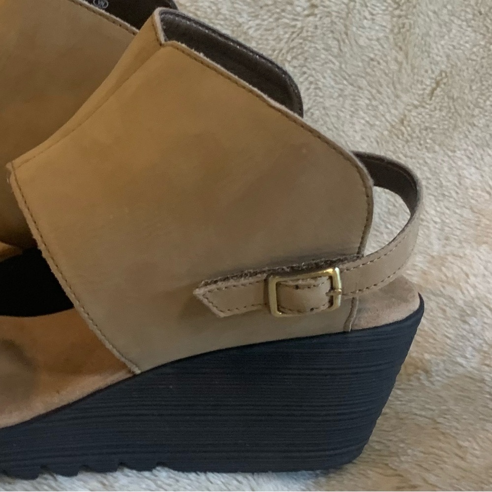 Aerosoles tan leather wedge sandals “In the Bog” size 9 - Picture 5 of 10